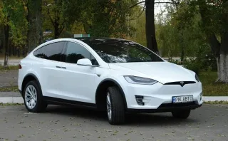 Test drive Tesla Model X: getting acquainted with the fastest crossover