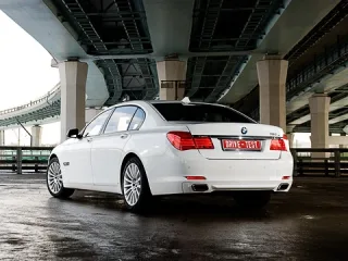 Шлях до себе. Слідуємо за «сімкою» BMW дорогою до досконалості