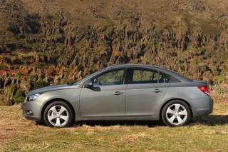 Дизайнбургер. По какому рецепту приготовлен седан Chevrolet Cruze?
