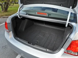 Дизайнбургер. По какому рецепту приготовлен седан Chevrolet Cruze?