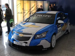 Дизайнбургер. По какому рецепту приготовлен седан Chevrolet Cruze?