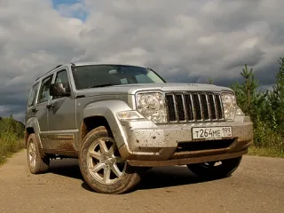 По узбіччю. Займаємось софт-роудом на позашляховику Jeep Cherokee