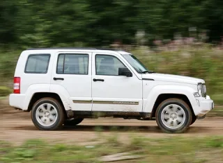По узбіччю. Займаємось софт-роудом на позашляховику Jeep Cherokee
