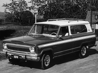 По узбіччю. Займаємось софт-роудом на позашляховику Jeep Cherokee