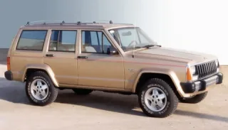 По узбіччю. Займаємось софт-роудом на позашляховику Jeep Cherokee