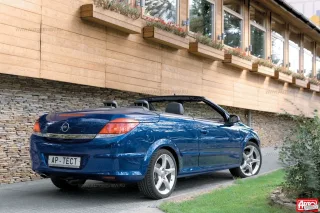 Windy. Ford Focus Coupe-Cabriolet, Opel Astra TwinTop, Volkswagen Eos and Volvo C70