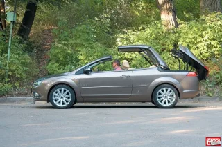Windy. Ford Focus Coupe-Cabriolet, Opel Astra TwinTop, Volkswagen Eos and Volvo C70