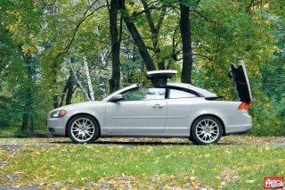 Windy. Ford Focus Coupe-Cabriolet, Opel Astra TwinTop, Volkswagen Eos and Volvo C70