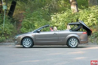 Windy. Ford Focus Coupe-Cabriolet, Opel Astra TwinTop, Volkswagen Eos and Volvo C70