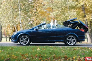 Windy. Ford Focus Coupe-Cabriolet, Opel Astra TwinTop, Volkswagen Eos and Volvo C70