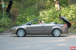 Windy. Ford Focus Coupe-Cabriolet, Opel Astra TwinTop, Volkswagen Eos and Volvo C70