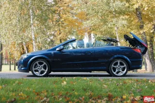 Windy. Ford Focus Coupe-Cabriolet, Opel Astra TwinTop, Volkswagen Eos and Volvo C70