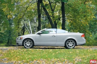 Windy. Ford Focus Coupe-Cabriolet, Opel Astra TwinTop, Volkswagen Eos and Volvo C70