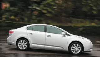 Toyota Avensis. Новий, як і раніше