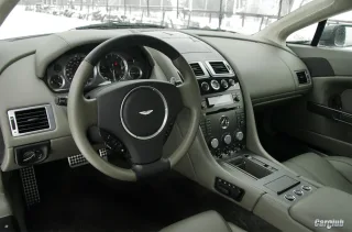 Aston Martin V8 Vantage: Бонд, Джеймс Бонд