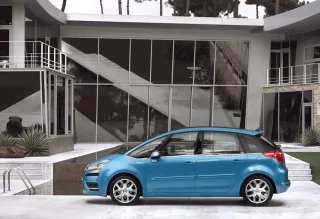 Citroen С4 Picasso: пейзаж у сонячних тонах