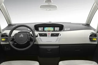 Citroen С4 Picasso: пейзаж у сонячних тонах
