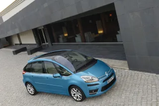 Citroen С4 Picasso: пейзаж у сонячних тонах