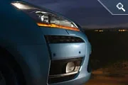 Citroen С4 Picasso: пейзаж у сонячних тонах