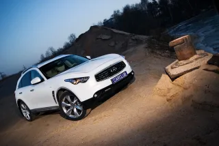 Тест-драйв Infiniti FX50: ціна за преміум
