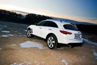 Тест-драйв Infiniti FX50: ціна за преміум