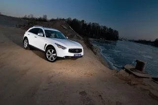 Тест-драйв Infiniti FX50: ціна за преміум