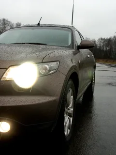 Infiniti FX: Спорткар з великими колесами