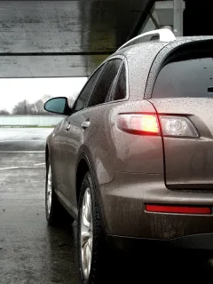 Infiniti FX: Спорткар з великими колесами