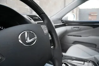 Lexus LS460: Роскошь по-японски