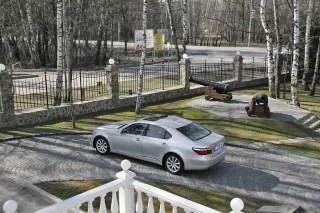 Lexus LS460: Роскошь по-японски