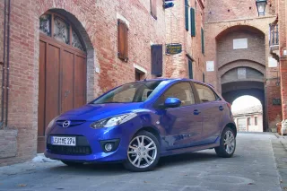 Mazda2: Маленький «зум-зум»