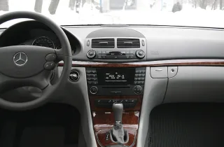 Mercedes E200 Kompressor: Бізнес-клас