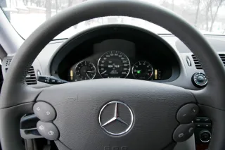 Mercedes E200 Kompressor: Бізнес-клас