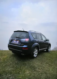 Mitsubishi Outlander XL: Паркетный проходимец
