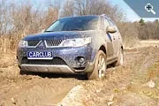 Mitsubishi Outlander XL: Паркетный проходимец
