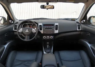 Mitsubishi Outlander XL: Паркетный проходимец
