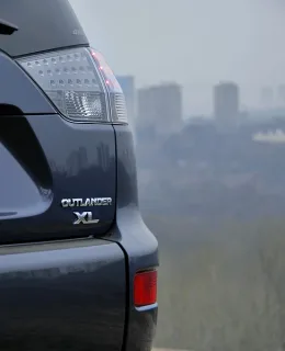 Mitsubishi Outlander XL: Паркетный проходимец