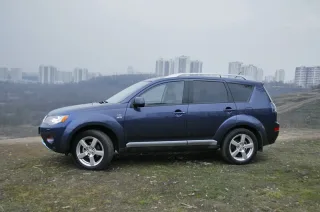 Mitsubishi Outlander XL: Паркетный проходимец