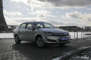 Opel Astra sedan: Міський спортсмен