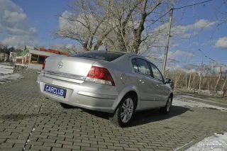 Opel Astra sedan: Міський спортсмен