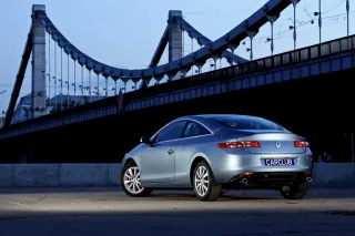 Тест-драйв Renault Laguna Coupe: высокий стиль