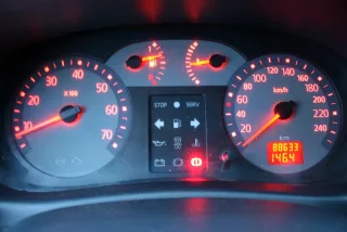 Renault Symbol: Перемога над стійкою