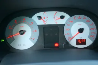 Renault Symbol: Перемога над стійкою