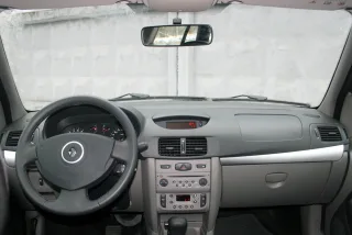 Renault Symbol: Перемога над стійкою