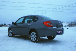 Renault Symbol: Перемога над стійкою