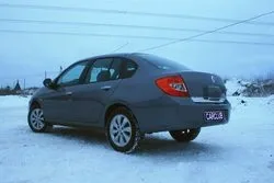 Renault Symbol: Перемога над стійкою