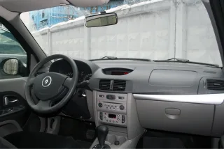 Renault Symbol: Перемога над стійкою