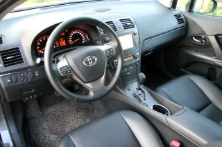 Тест-драйв Toyota Avensis: верный ход