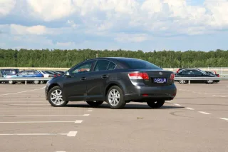 Тест-драйв Toyota Avensis: верный ход