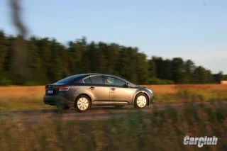 Тест-драйв Toyota Avensis: верный ход